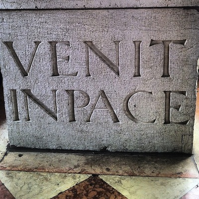шрифт: VENIT IN PACE